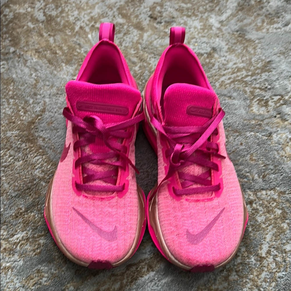Nike Pink Sneakers Vibrant Athletic Design